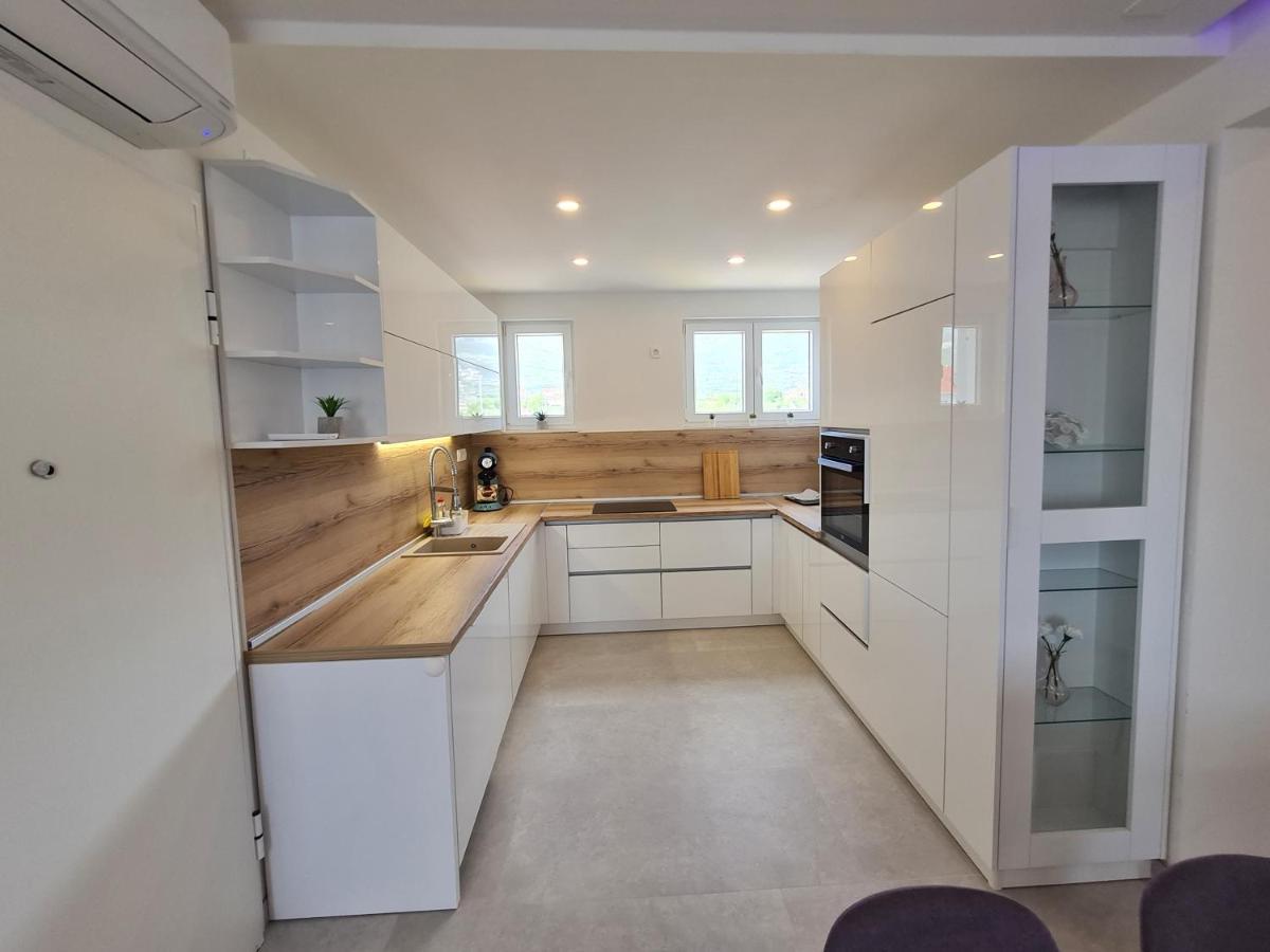 Holiday Apartment Marijana Kastela Bagian luar foto